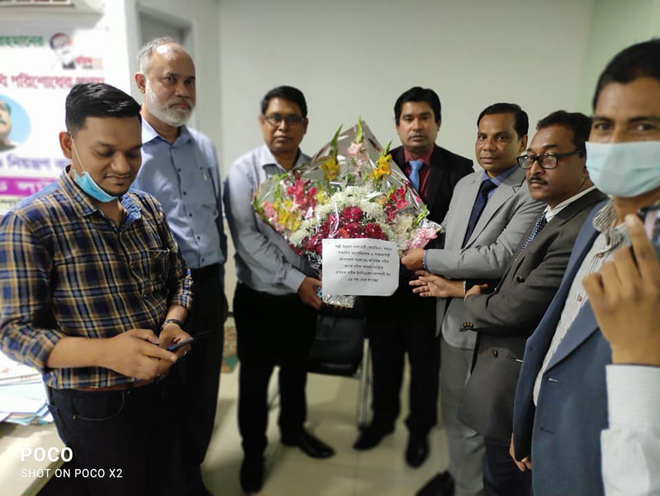 আর,ডি,এ বগুড়া এর ডিজি মহোদয়কে ফুলেল শুভেচছা